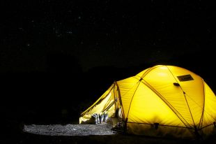 אוהל צהוב